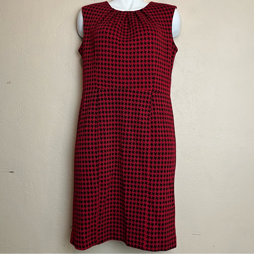 Dana Buchman Sleeveless Dress Red with Slit in Back Size 12‎